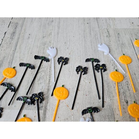 Vintage plastic cupcake cake Halloween pic pumpkin ghost bat spider set of 45 - Picture 4 of 6